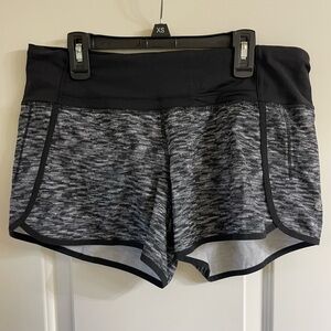 Lululemon Patterned Shorts Size 6